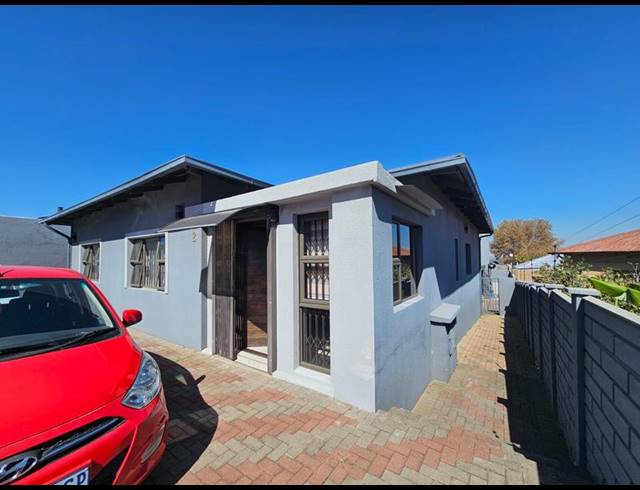 3 BEDROOM HOUSE FOR SALE IN MAYFAIR WEST